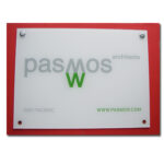 Plexiglas - weiß mit Text und Logo Gravur